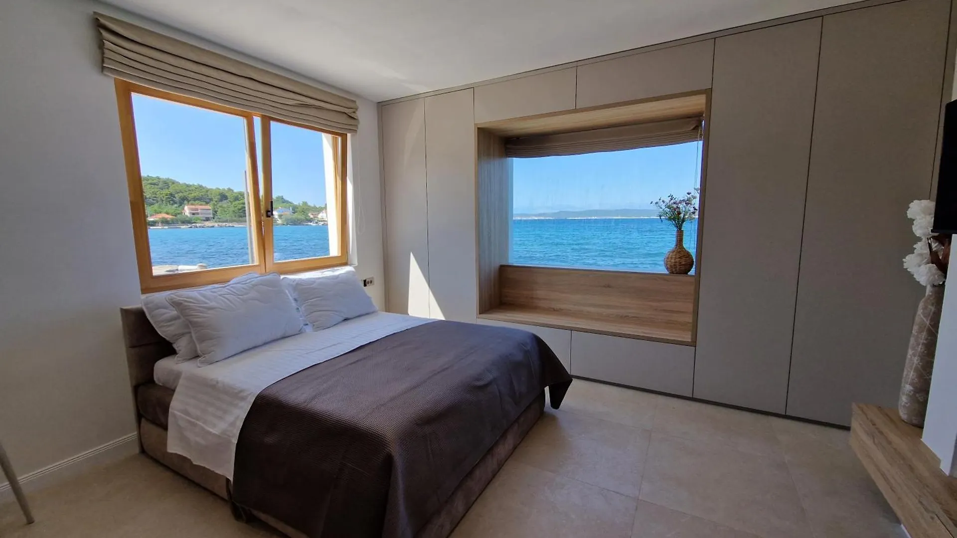 Villa Skalja Beachfront House Magazin Ždrelac